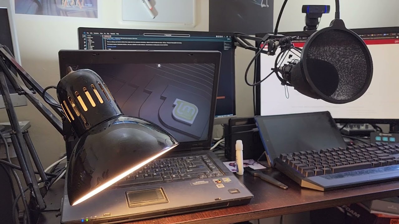 Retro Tech episode 13: The 15-inch HP Monitor.