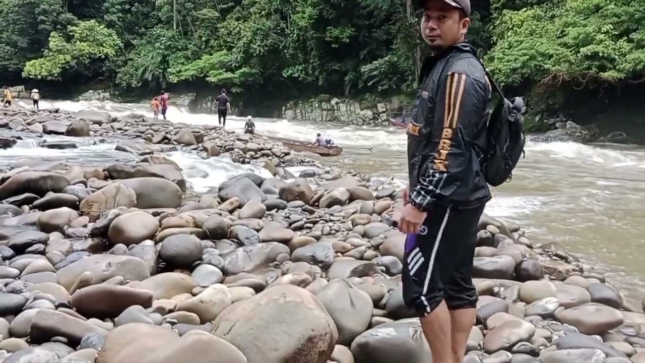 perjalanan ke desa long bena (RAKER KKDKB)