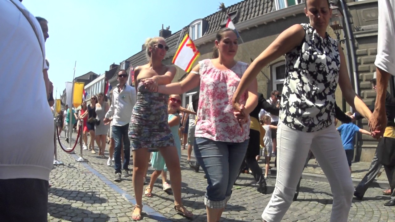Bronk - dinsdag Kerkstraat  Eijsden .nl  (anno 2017)