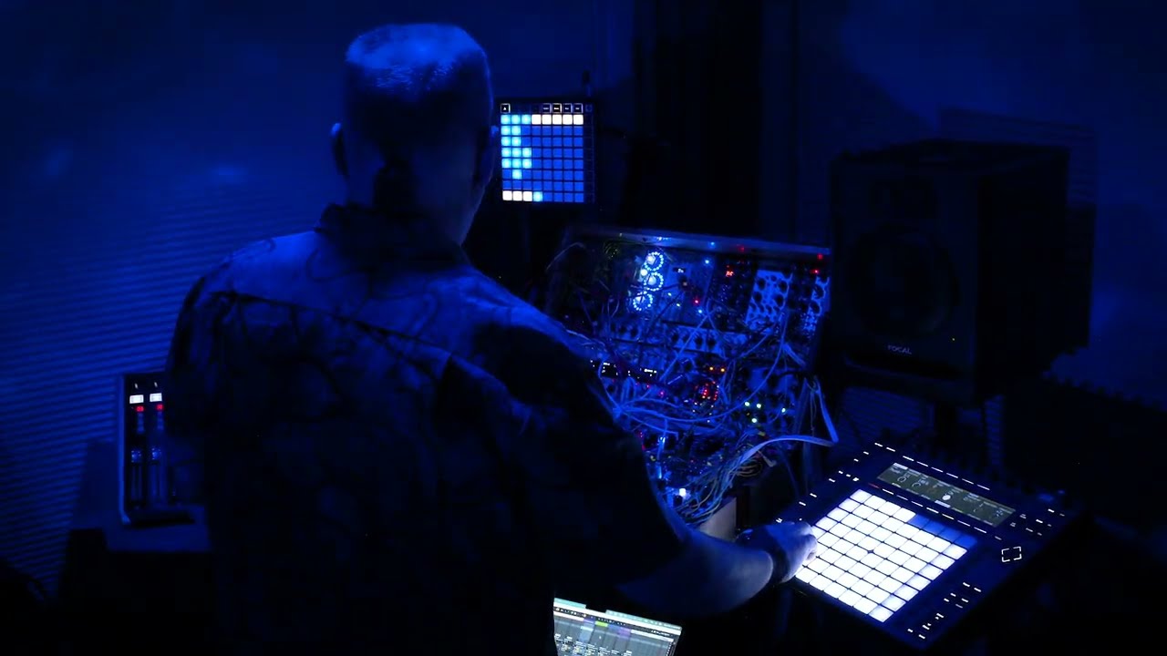 Chris Meyer's Alias Zone: The Cave