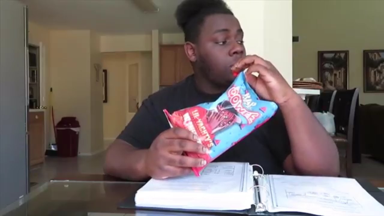 Когда открываешь маленькие закуски Yachty Rap на уроке