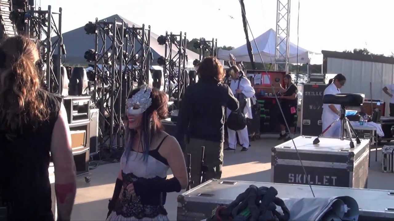 Skillet Backstage at Divots Event Center - Backstage Entertainment