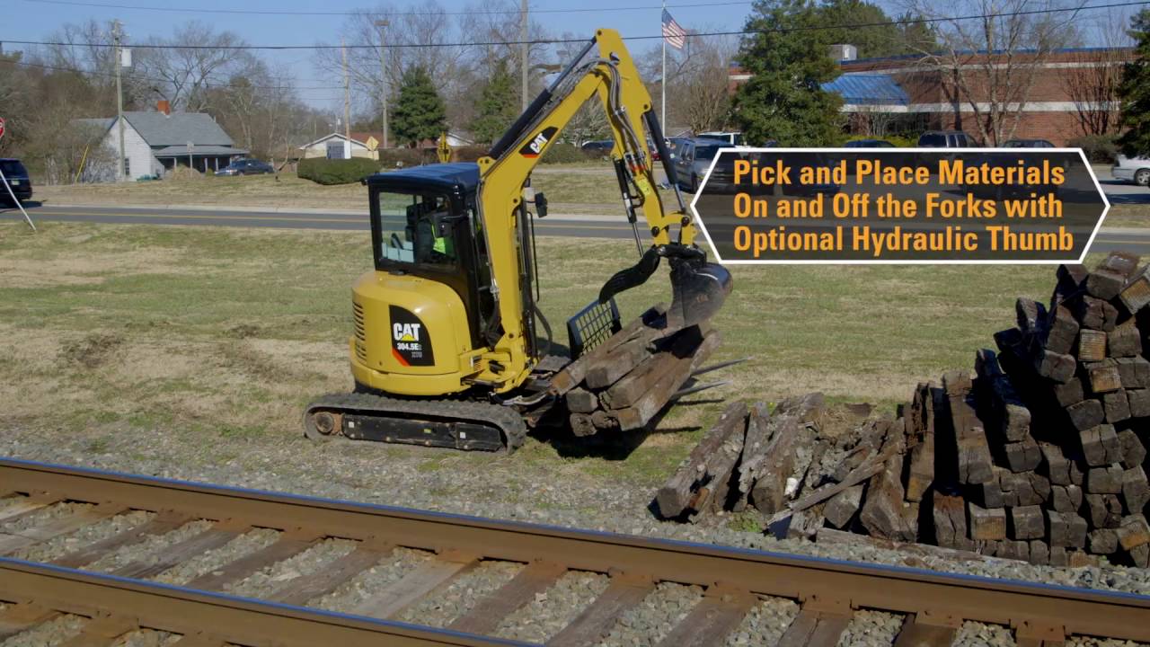 Cat® 304.5E2 XTC Mini Excavator Working in Material Handling Applications