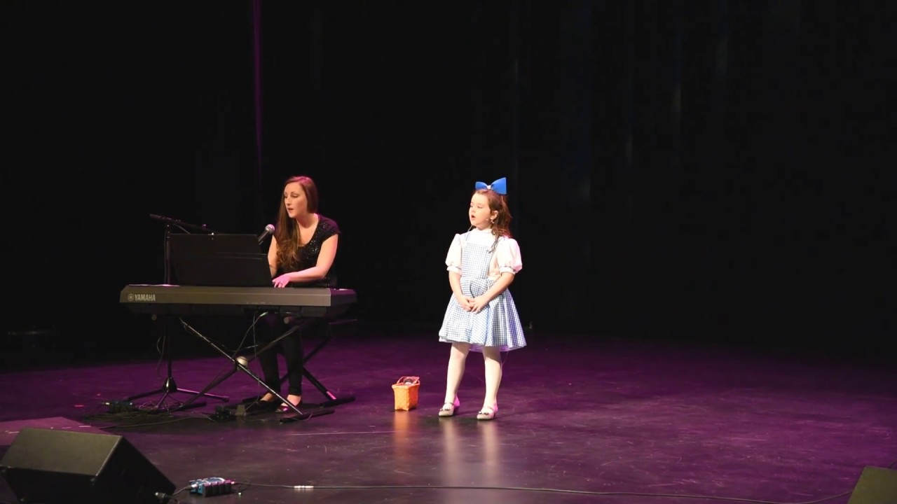 Zoé performs the song from Wizard of Oz's - Somewhere Over the Rainbow