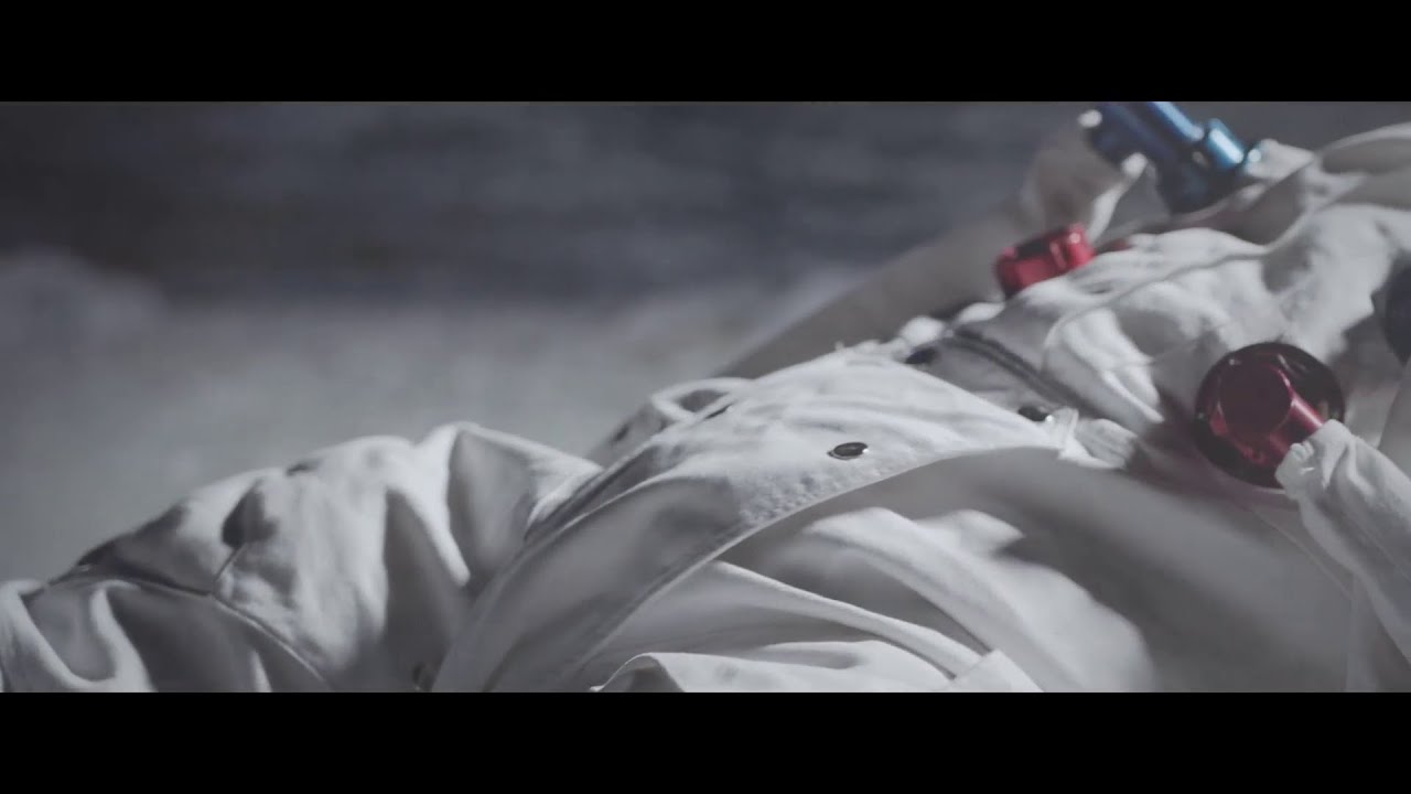 dust, astronaut falling off
