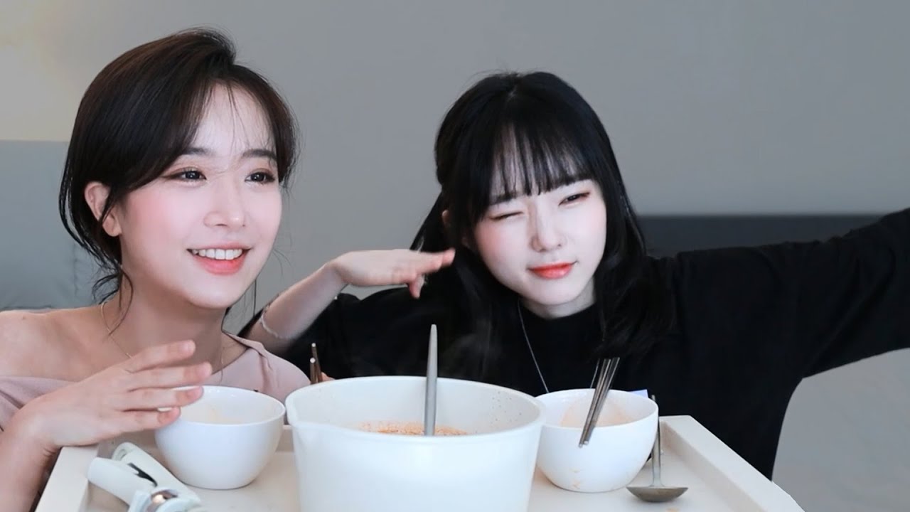 서열 정리하고 라면이랑 파맛첵스 훔쳐먹기
