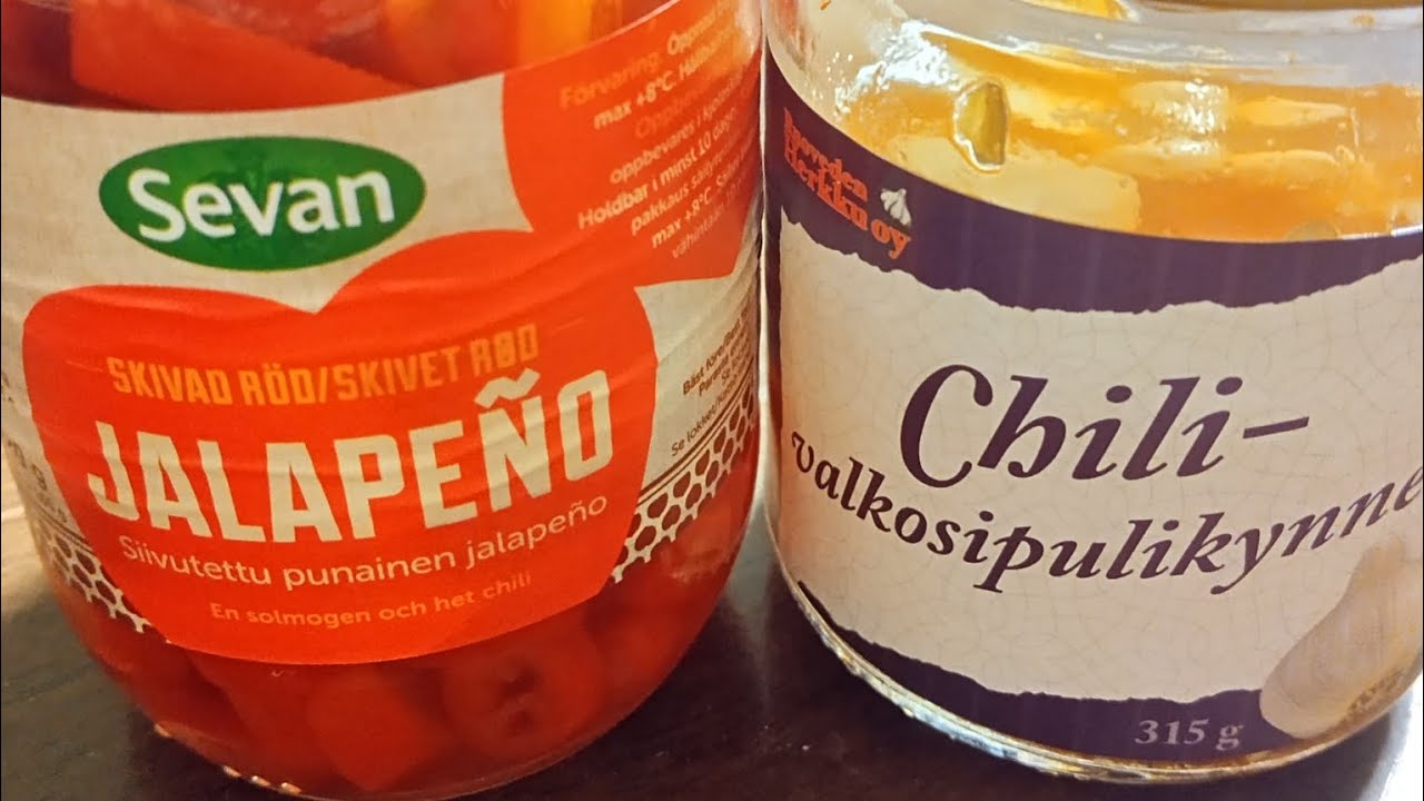 Ruoveden Herkun chilivalkosipulikynsiä sekä Sevan punaisia jalapenoja👌.