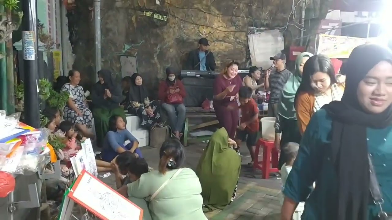 Bazar kota Surabaya sangat meriah sekali di iringi orkes Melayu #Hiburangratis
