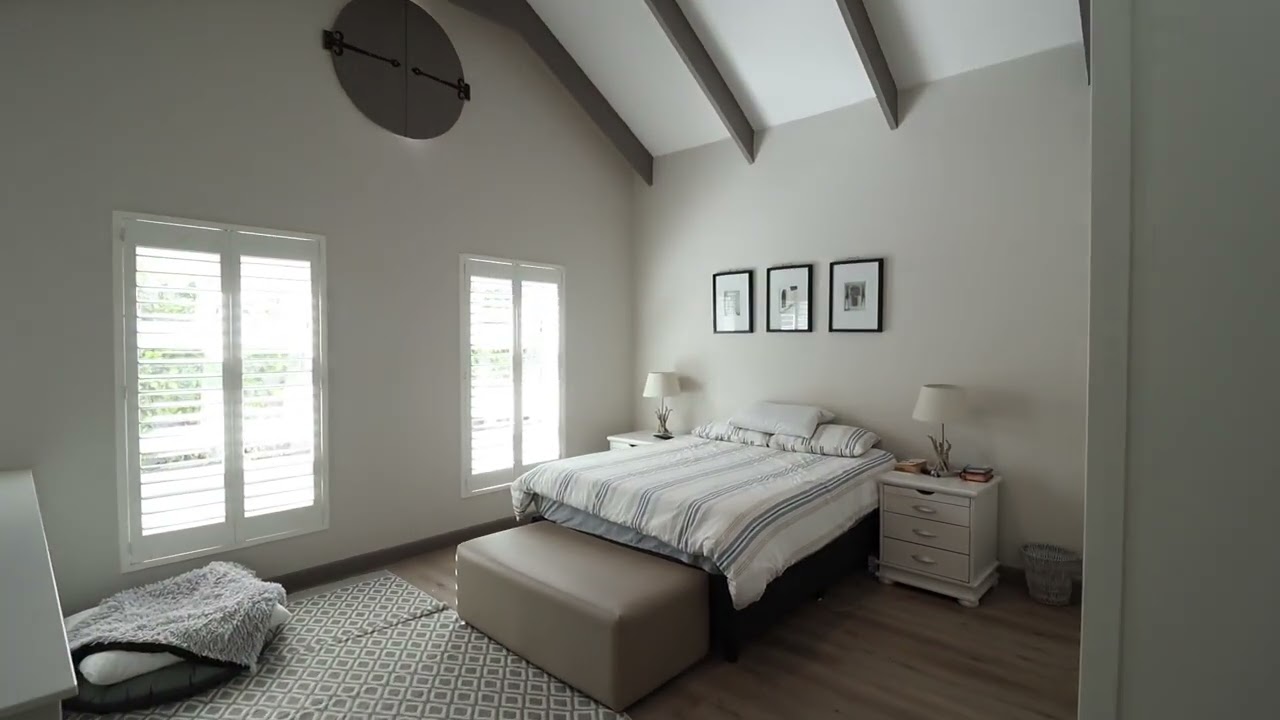 Elegant, modern and spacious family home in Onrus.