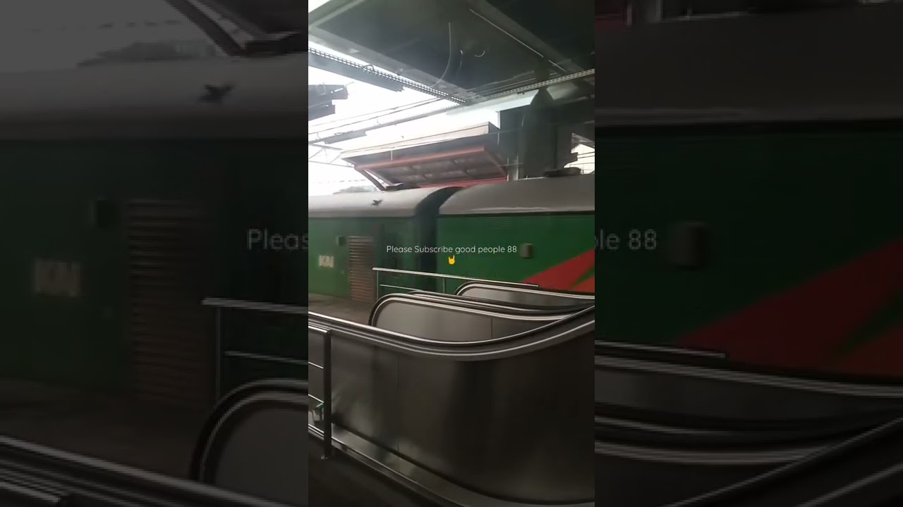 CC201 92 12 #keretaapiindonesia #kaparcel #stasiunbekasi #trains #shorts