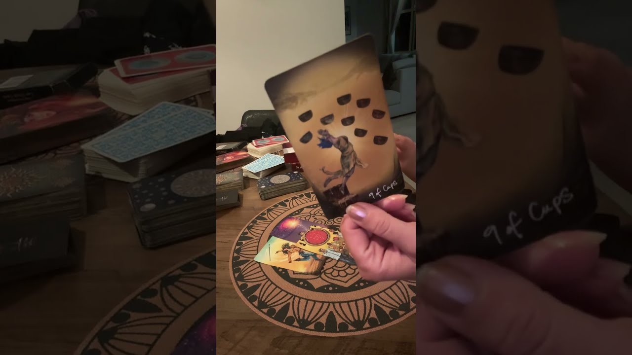 Den du är intresserad av❣️😉 Vad händer härnäst? Och vilka tankar finns? Kärlek tarot tidlös 