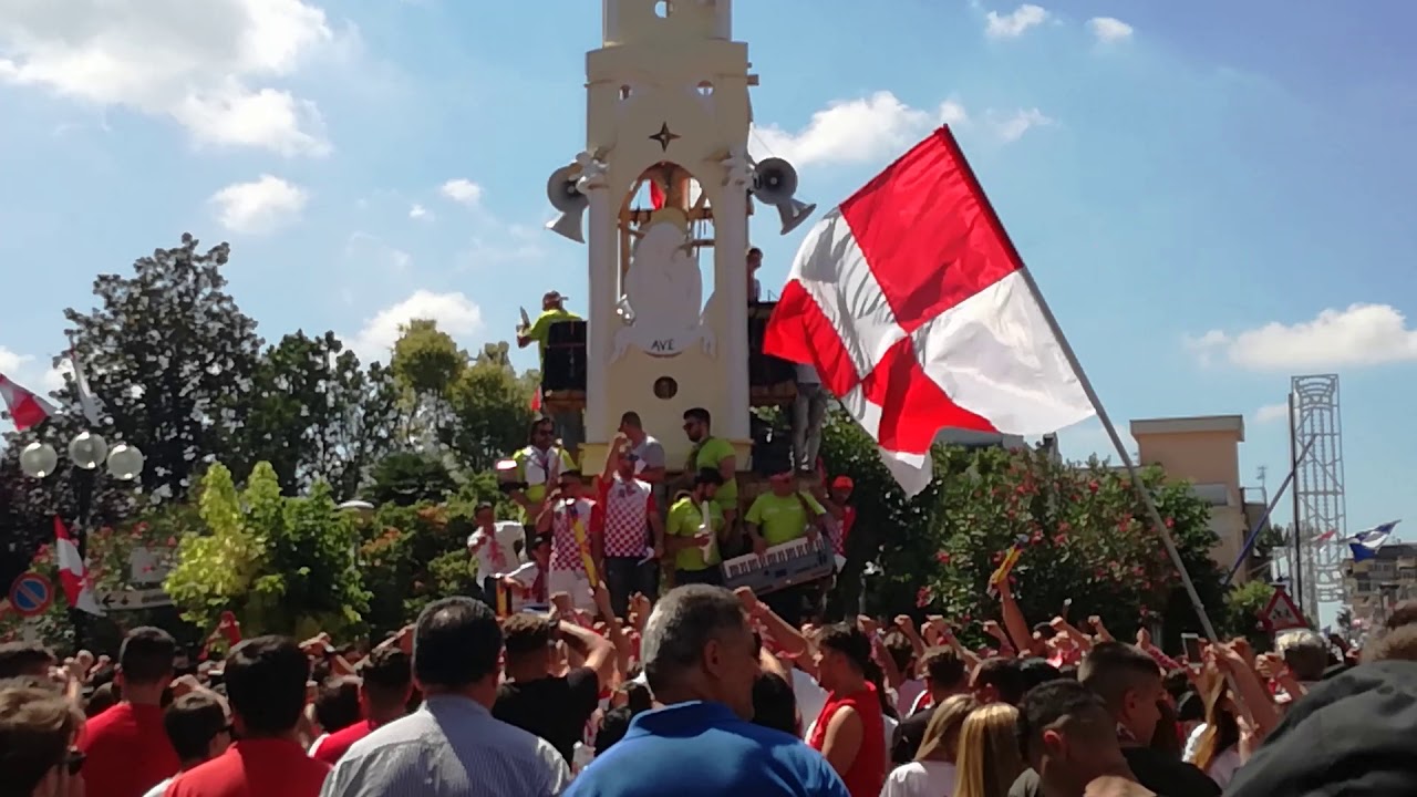 Festa dei gigli crispano 2018-prima alzata paranza tigrotti