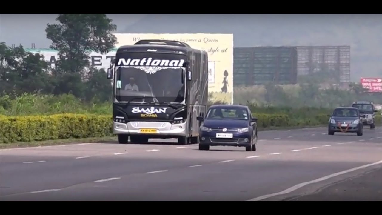 Volkswagen Car & Multi Axle Scania Bus In A Parallel Race At High Speed On Pune - Mumbai Expressway