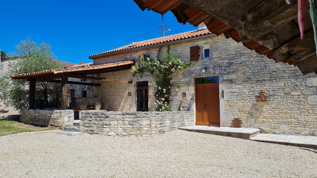 Pretty house with pool, annexe and outbuildings for sale in the Charente, France - Ref. BVI75781
