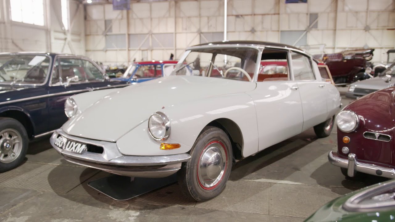 LOT   328 1957 Citro&euml;n DS19 Saloon