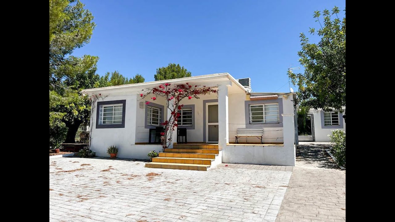 Charming and well-presented villa for sale in Montroy, Valencia