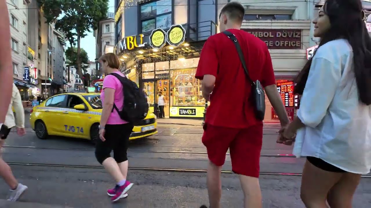 An evening walk in Sirkeci. Istanbul trip with 4k video quality.