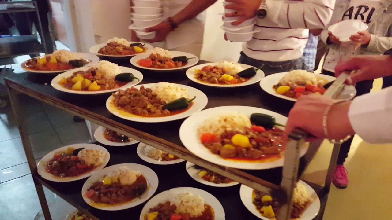 Hanau Ağrılılar Derneği'nin Paşa Düğün salonunda düzenlediği iftar yemeği