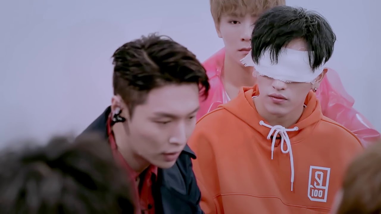 《偶像练习生》幕后花絮：朱匀一意外受伤 暖心张艺兴后台探望