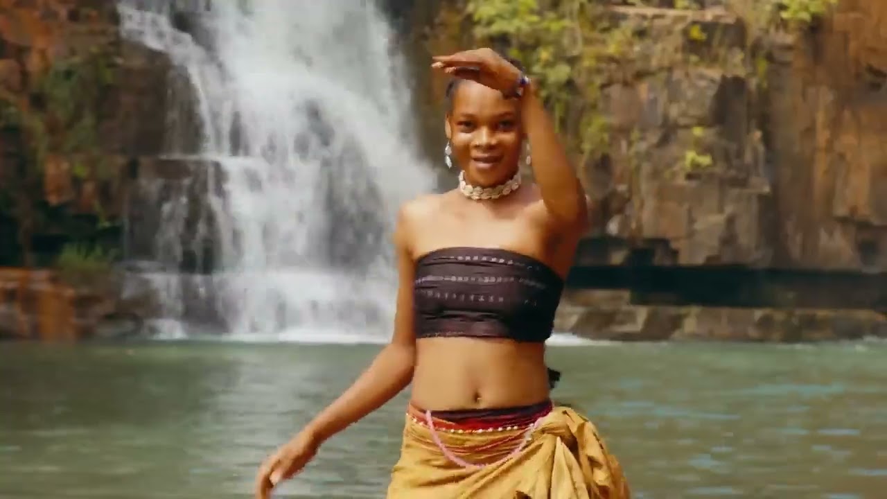 Tiken_Jah_Fakoly_-_Mutamba__feat._Decastro_(720p).mp4