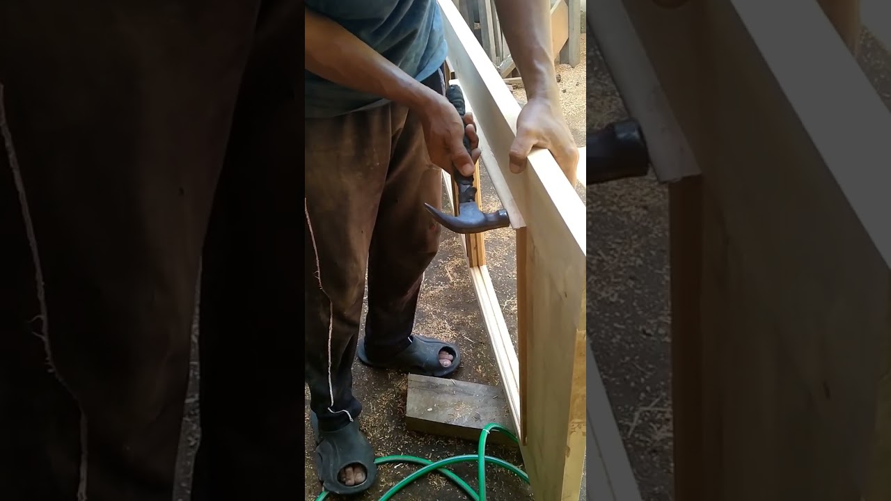 Pembuatan pintu/jendela rumah 