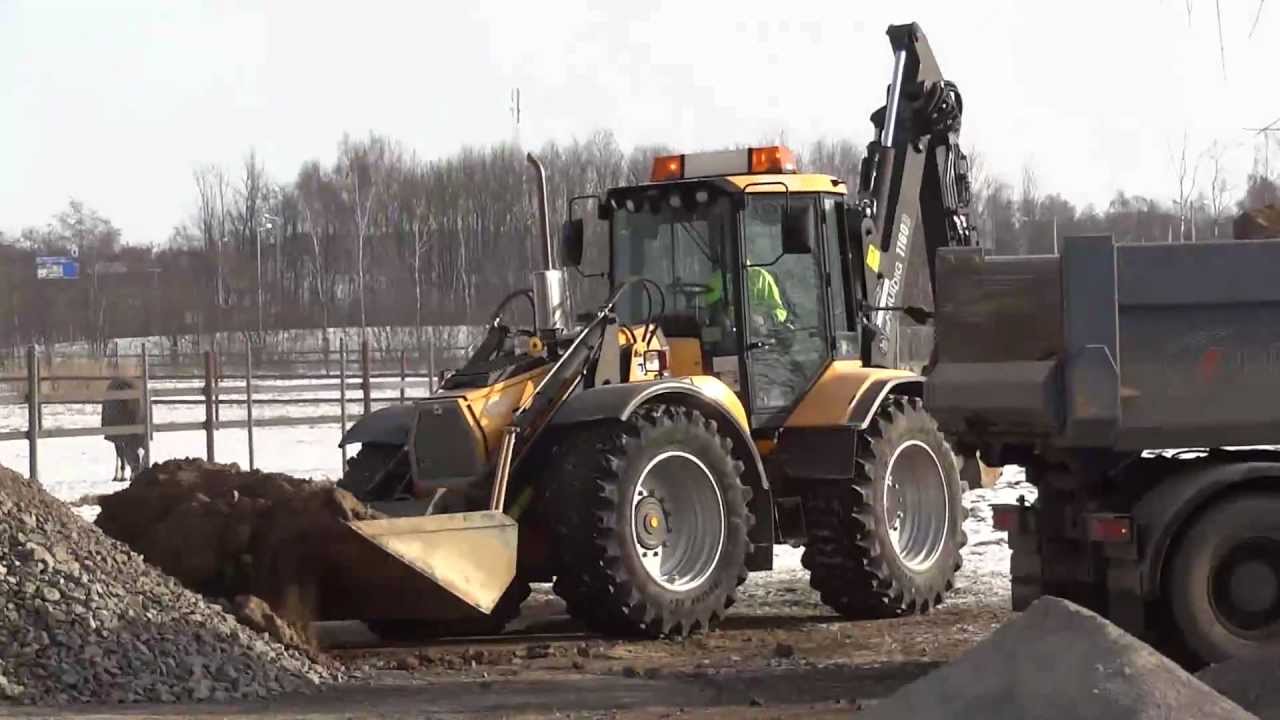 Huddig 1160D lastar en Mercedes Benz tippbil