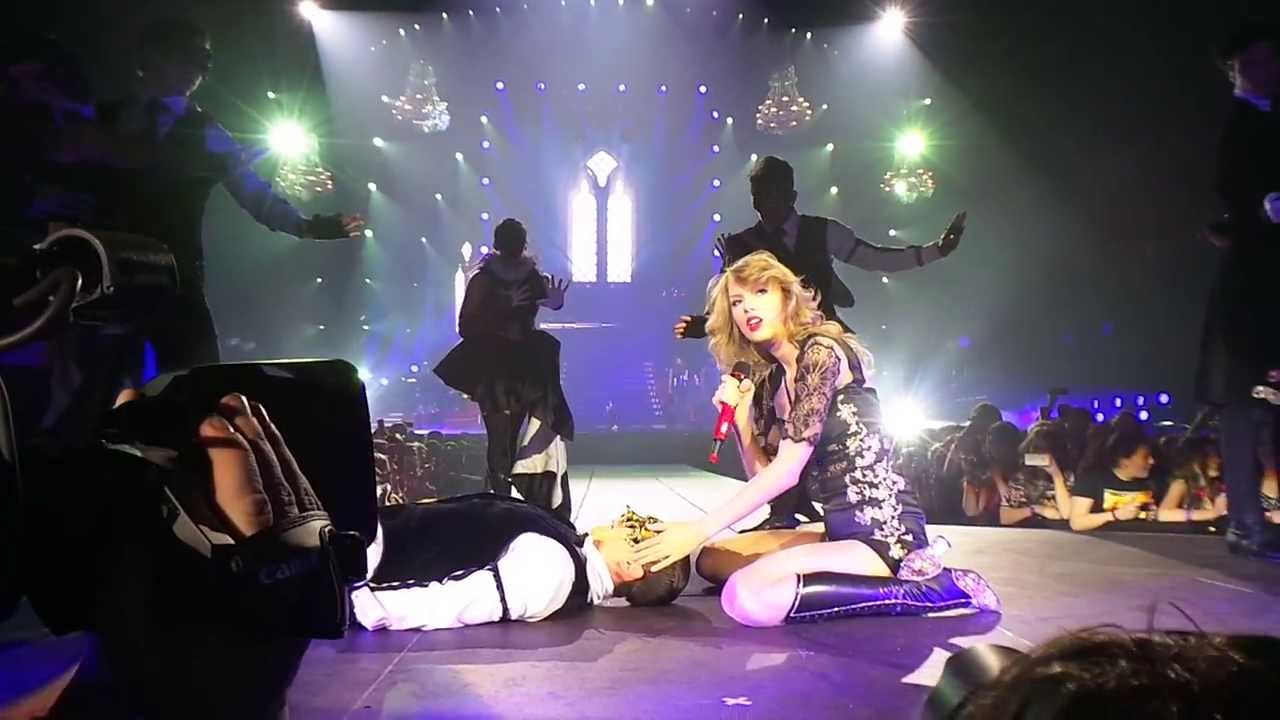 Taylor Swift - I Knew You Were Trouble (full) - RED Tour London - Front Row