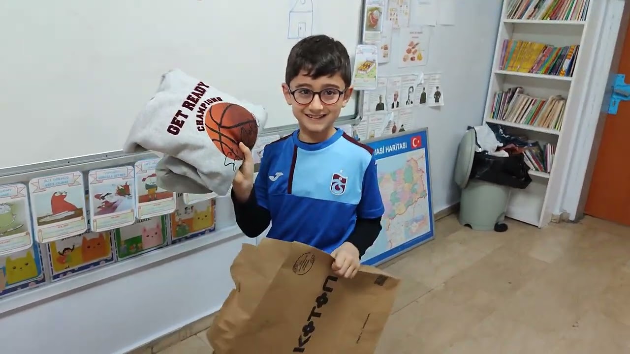 4-F sınıfının Yılbaşı Hediyeleşmesi