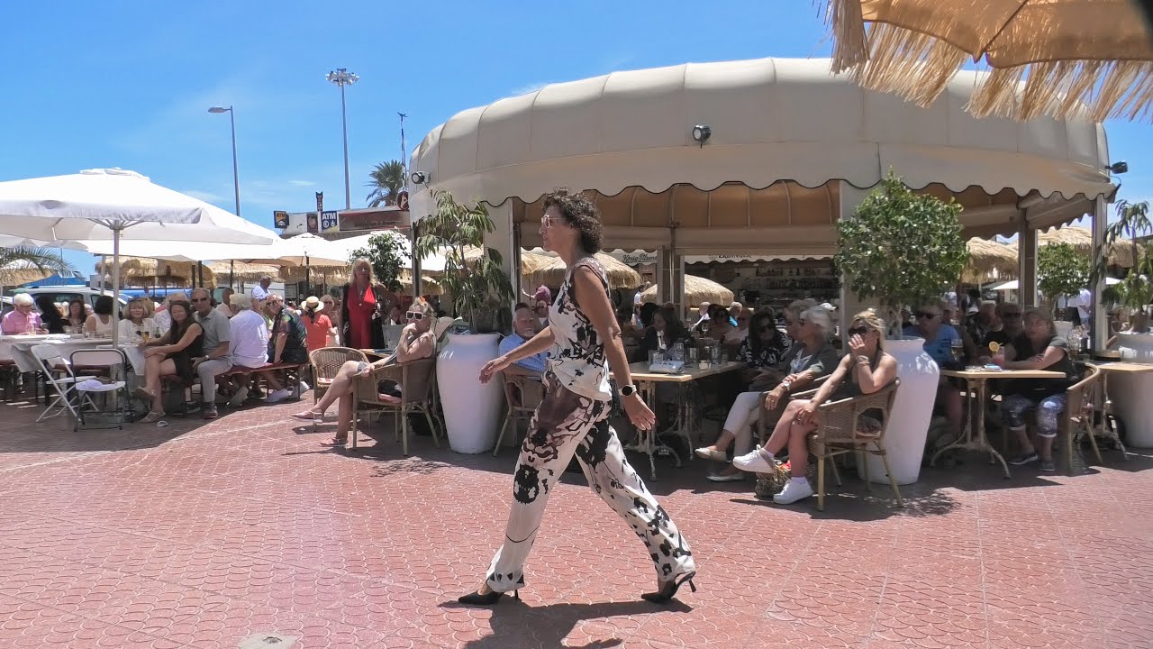 Frühschoppen Cafe Mozart 2 am 4. MAI 2025 Modenschau Musik & Tanz