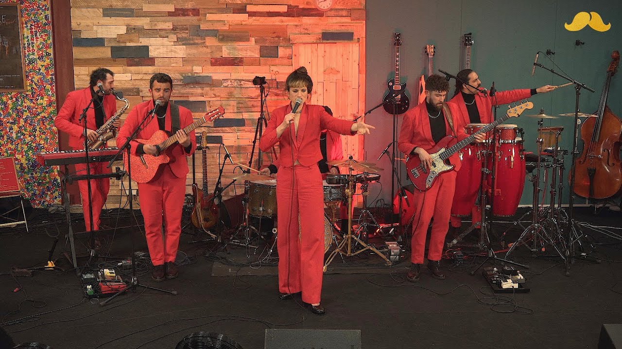 Deluxe - Moustache gracias Live at Deluxe studio