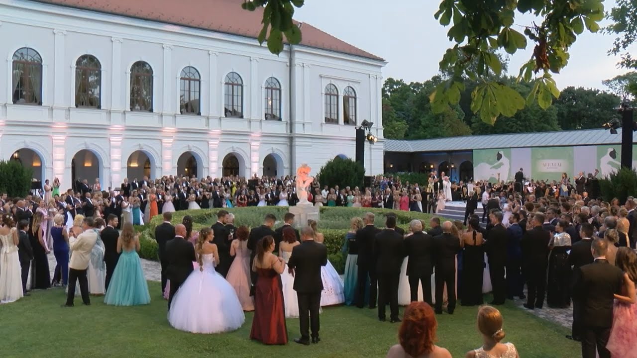 Készülődés a 200. Anna-bálra