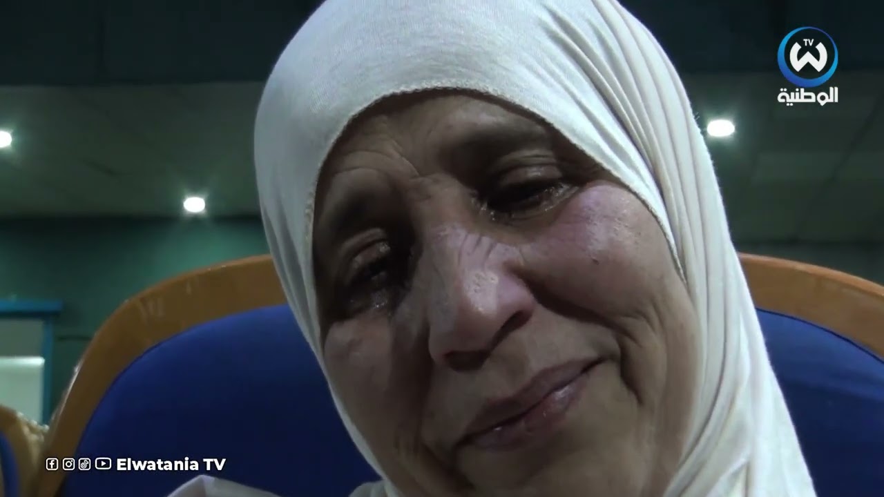 موقف مؤثر..الحاجة تبكي وحدها في القاعة كي ماخرجتش في قرعة الحج بباتنة