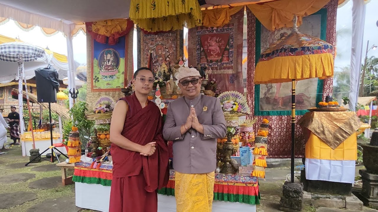 BIKKHU/LAMA  VAJRAYANA & WIKU SIWA-SOGATA PUJA KERAHAYUAN JAGAT  DI PURA PAGULINGAN