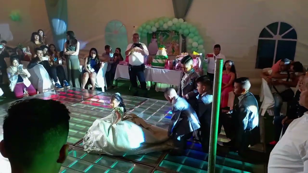 Bailes extras de kimberly