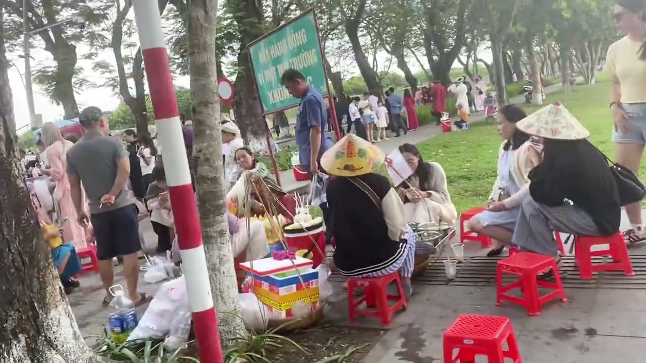 Mùng 3 Tết Thành Nội Quá Tải 
