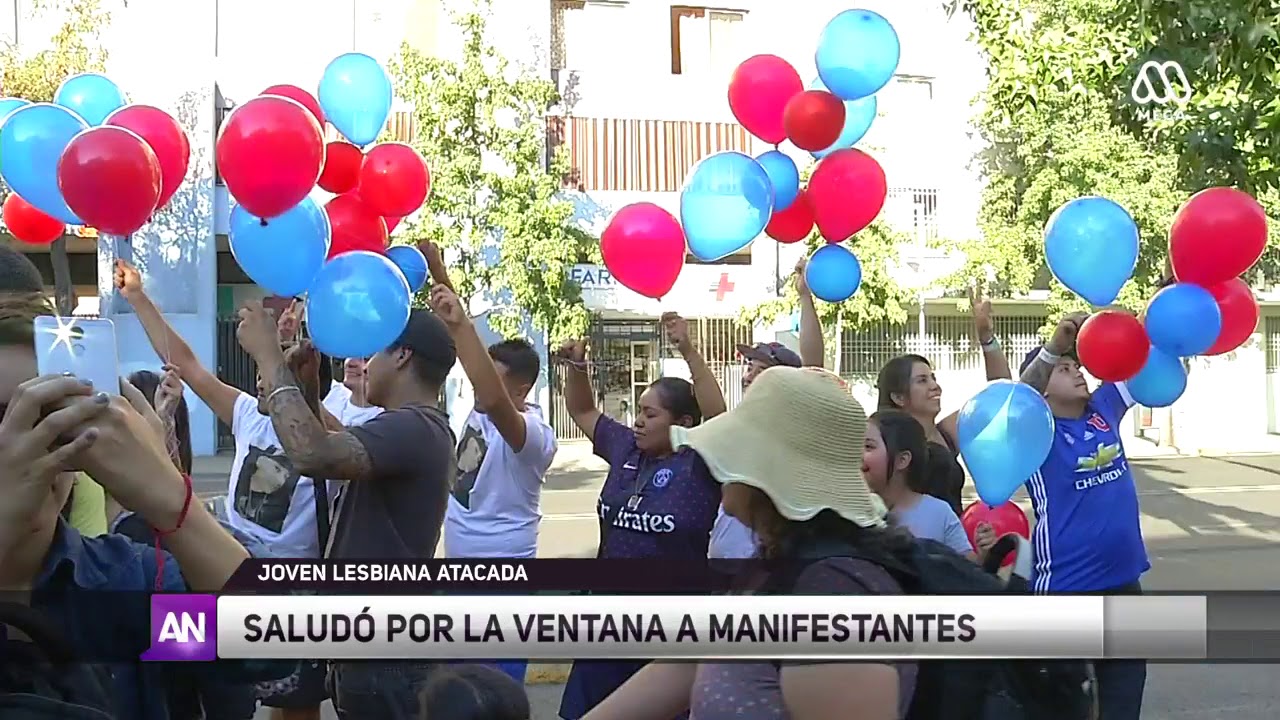 [VIDEOS] Carolina Torres saluda a familiares y amigos desde la ventana de su habitación
