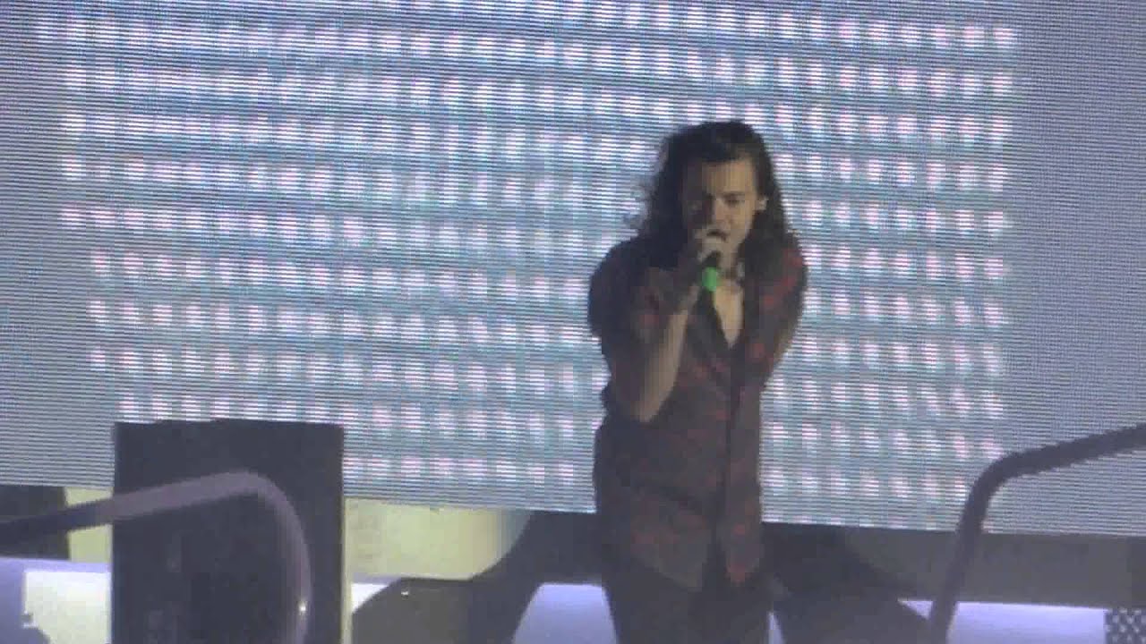 Intro/Clouds - One Direction : Cardiff Millenium Stadium 6/6/15 (Harry focused)