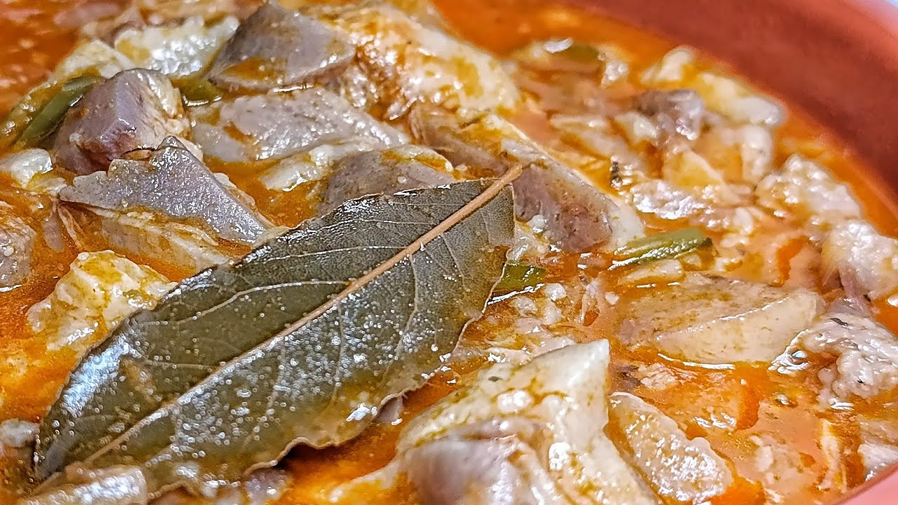 Careta de cerdo en salsa. Receta tradicional.