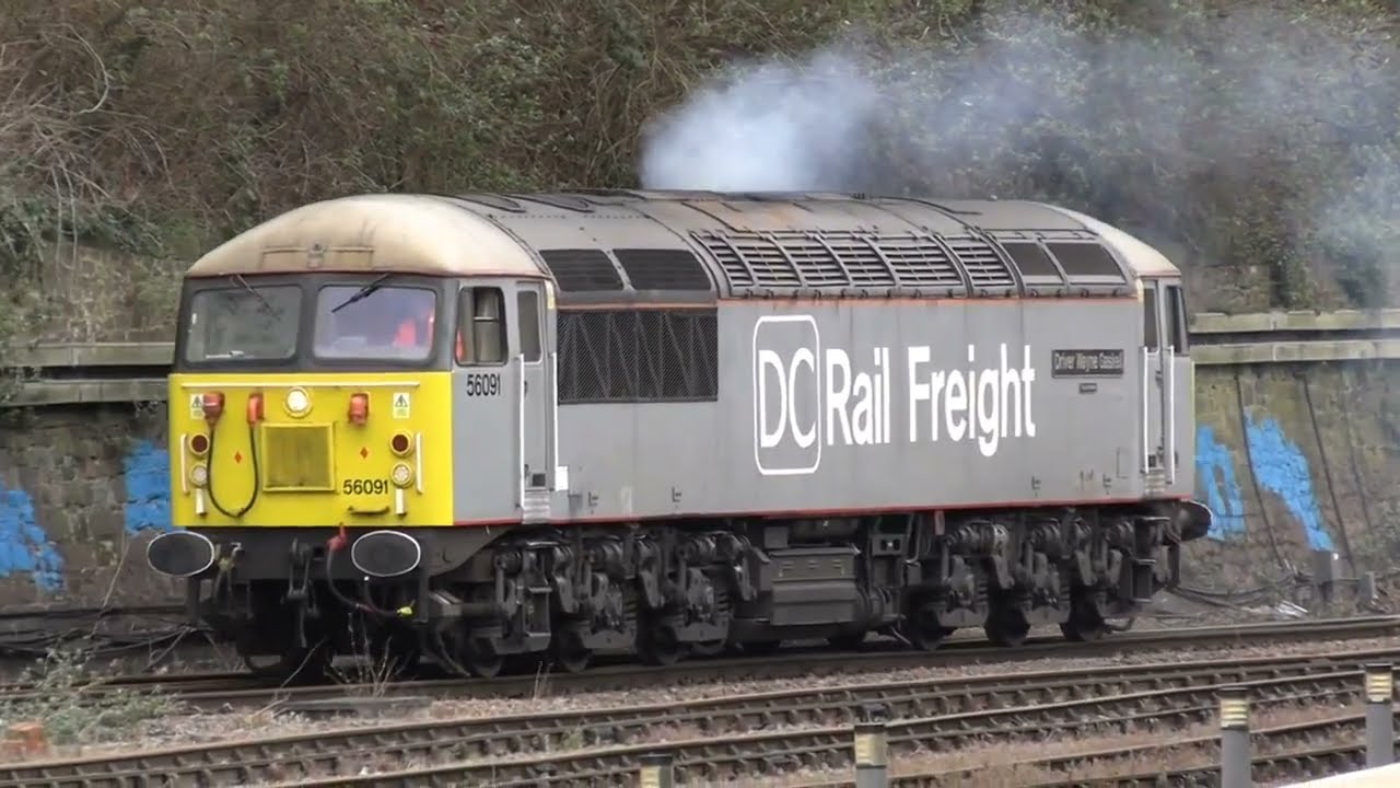 A Very Smoky Class 56 , 56091 Departing The Leicester LIP Depot 