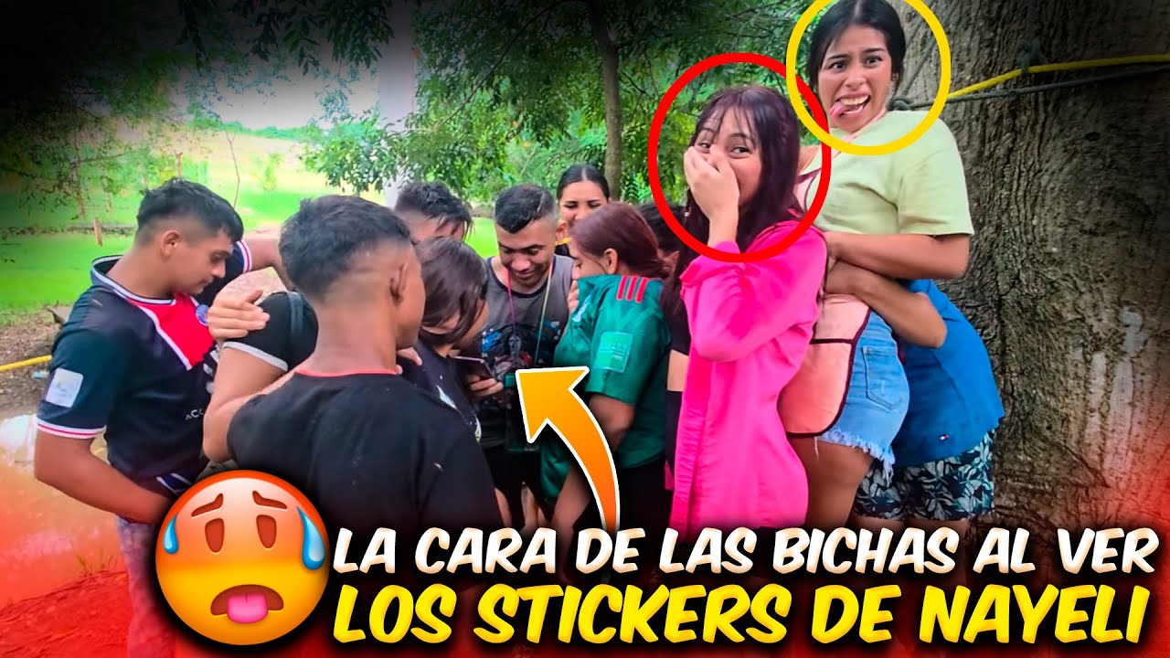 Nayeli nos muestra sus stickers comprometedores que anda en su celular