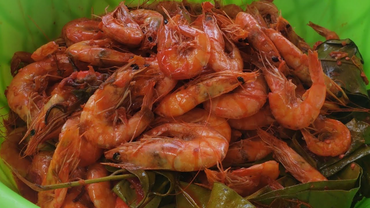 🔥 BEST Hot Peppered SHRIMP From Middle Quarters  | Jamaican #streetfood