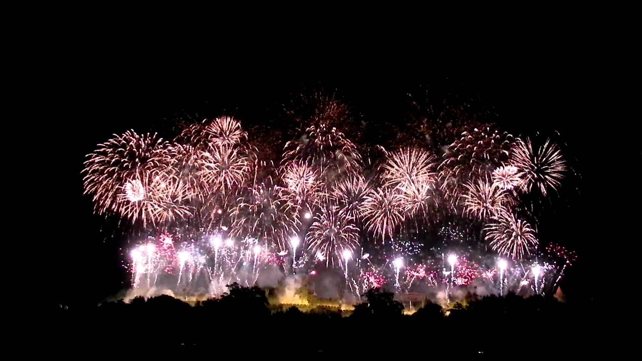 Bouquet final du feux d'artifice de Carcassonne 14 juillet 2011 FULL HD