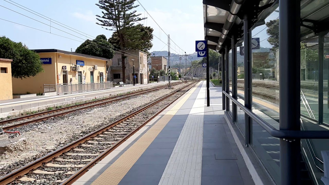 Il treno Intercity Notte 35242 Siracusa-Milano Centrale