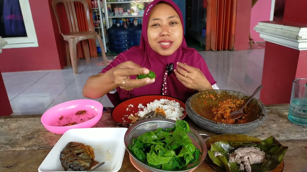 hari ini makan sama daun singkong sama sambel kencur