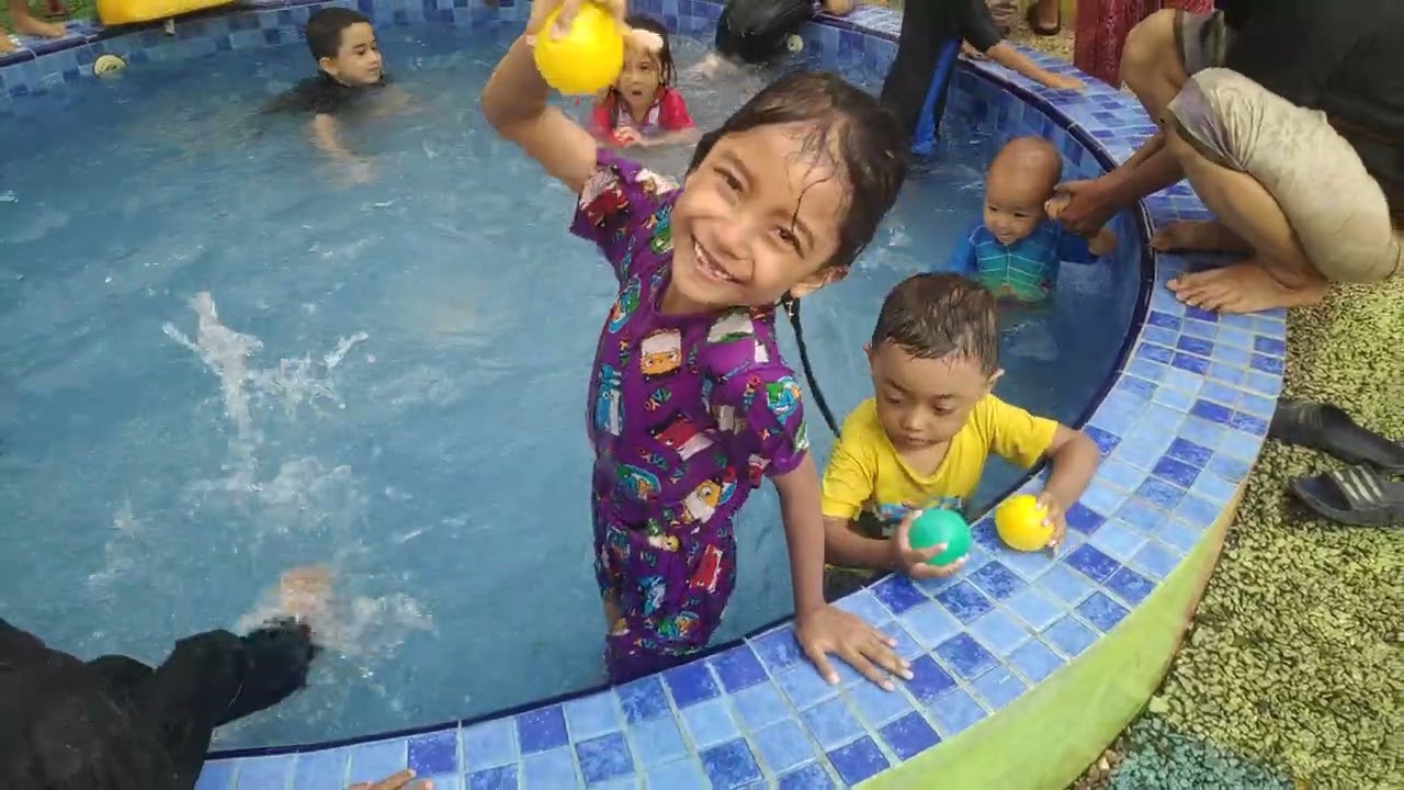 Seru meskipun kolam renangya kecil di eco park randuagung