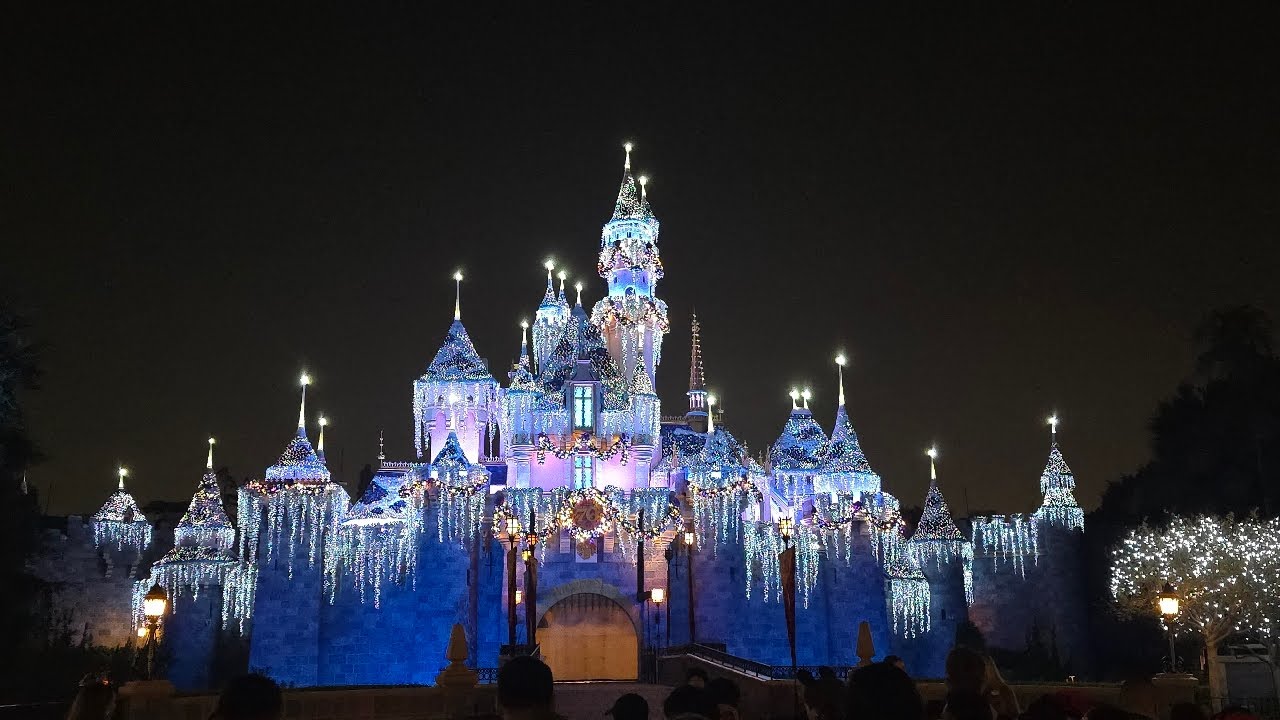 BELIEVE IN HOLIDAY MAGIC FIREWORKS SPECTACULAR