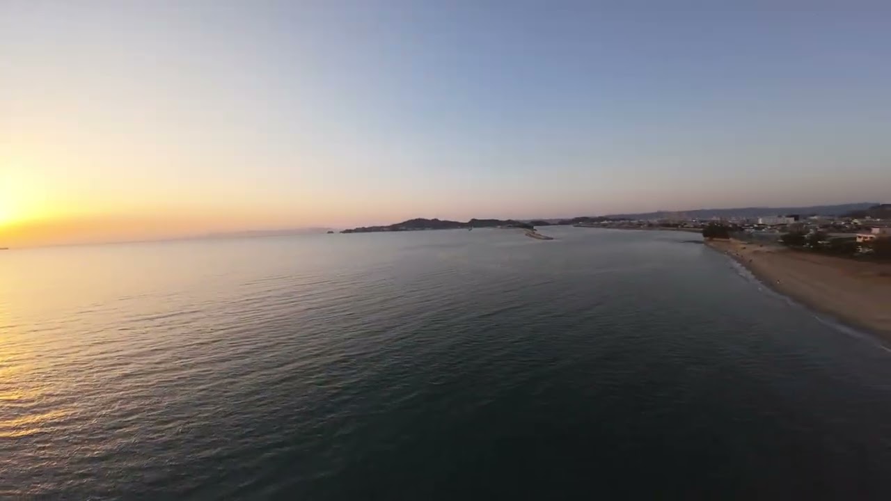 While watching the sunset.  Flowing flight  ドロ－ンで空撮