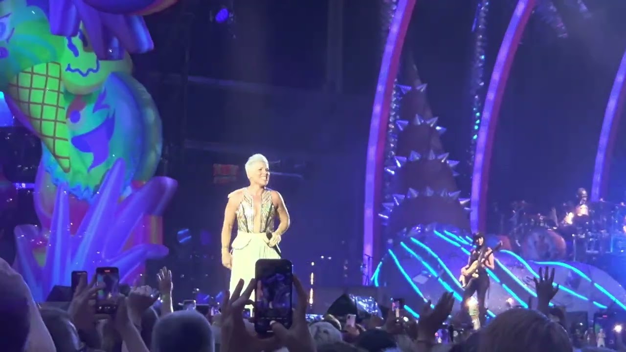Pink - Just give me a reason - 21.7.24 Borussiapark MG