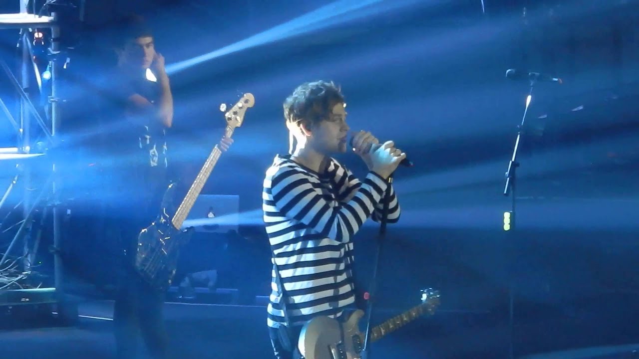 Amnesia- 5 Seconds of Summer Live @ The Mall of Asia Arena