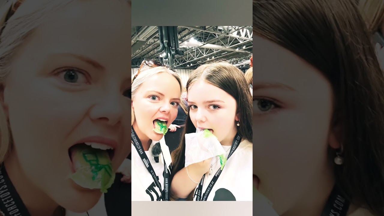 We Went to Vampire Diaries Comic Con… and It Was Insane! | Mother Daughter Weekend Away | Team Damon